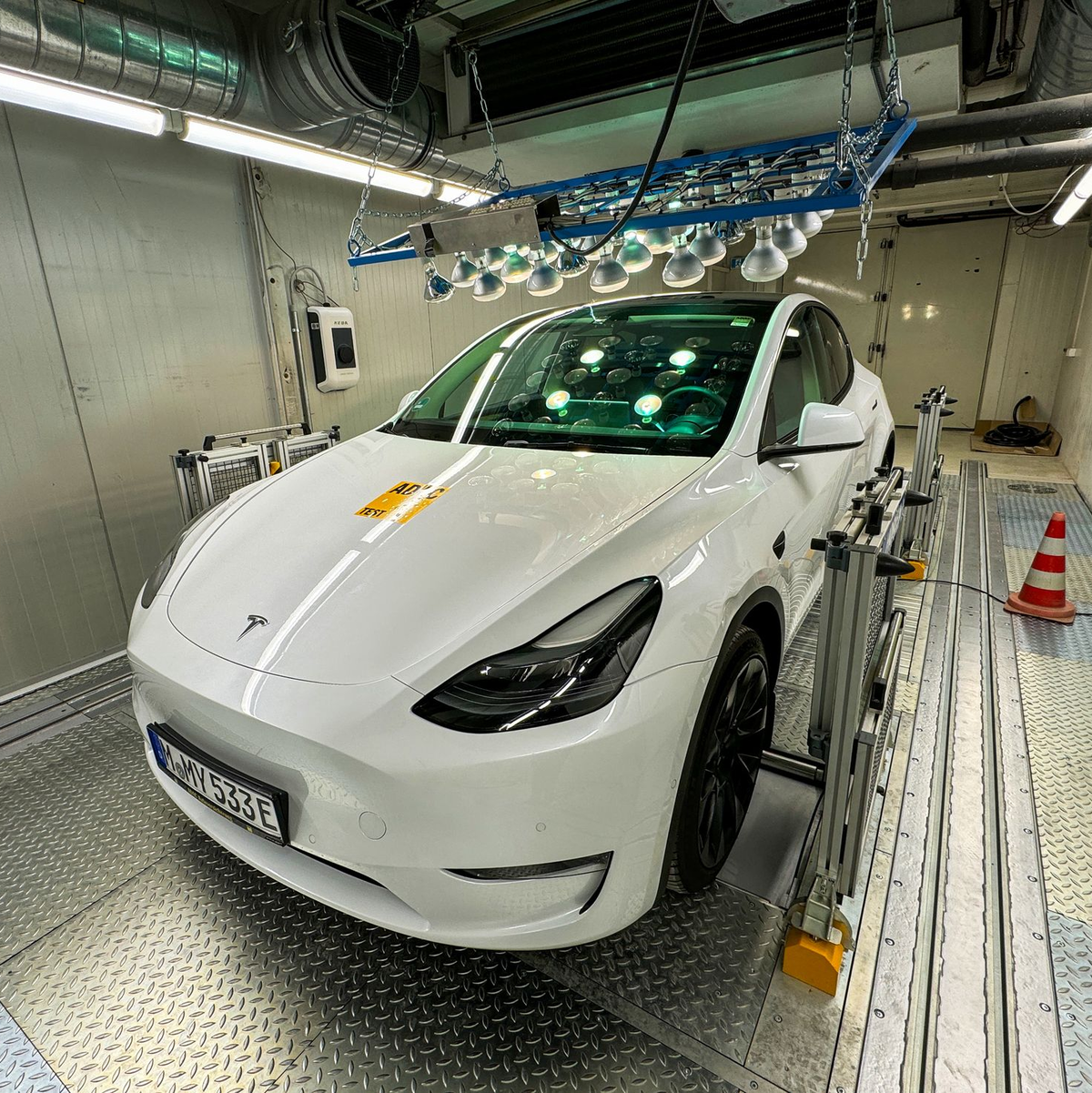 Tesla Model Y - nach Zahlen des ZSW das weltweit häufigste Elektroauto.  - Foto: Thomas Geiger/dpa-tmn