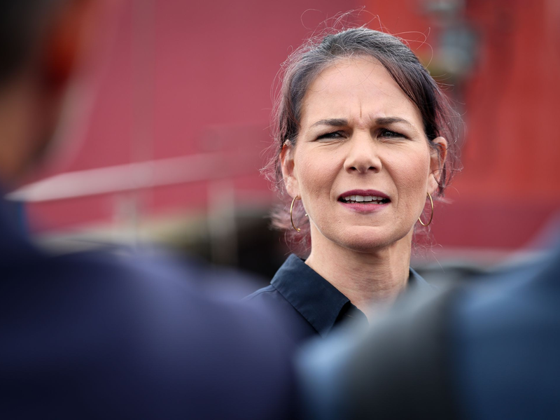 Außenministerin Annalena Baerbock spricht den Familien ihr Mitgefühl aus, die Angehörige bei einem Raketenangriff auf die Golanhöhen verloren haben. (Archiv-Foto) - Foto: Christian Charisius/dpa