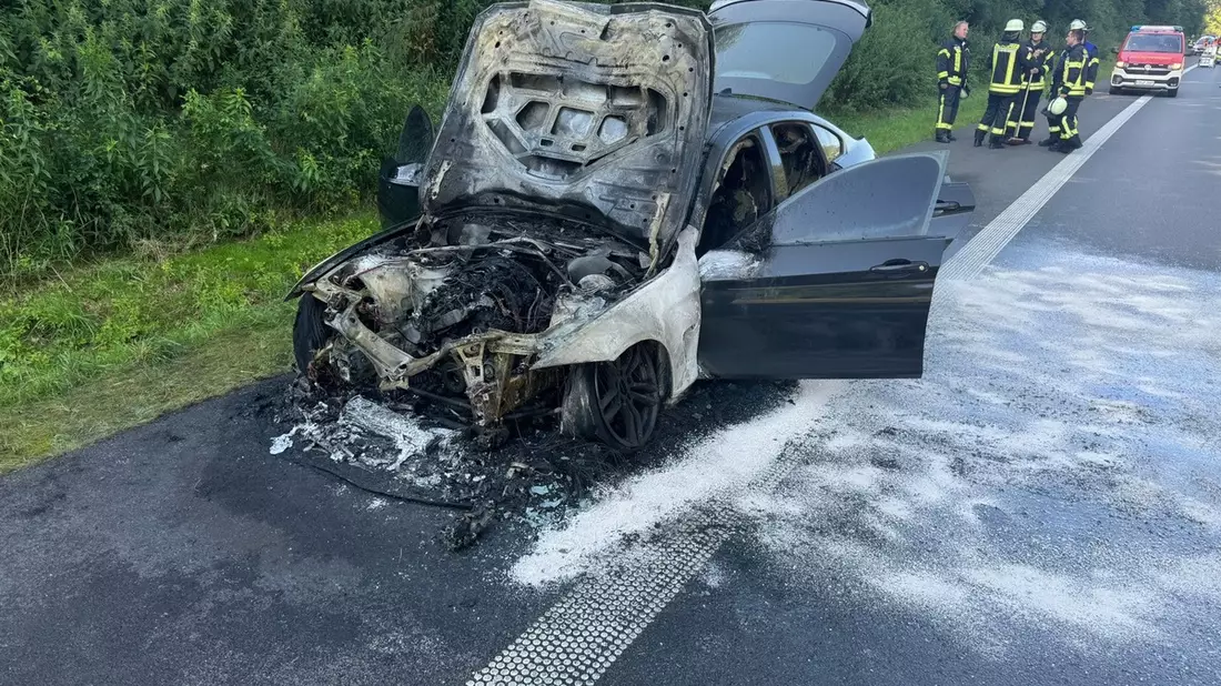 FFW Schwalmtal: Feuerwehr löscht PKW Brand - Bild: presseportal.de