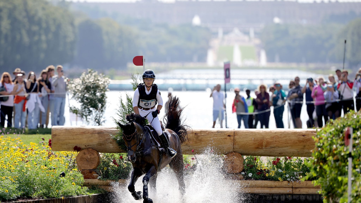 Julia Krajewski geht als Führende in die letzte Prüfung. - Foto: Rolf Vennenbernd/dpa