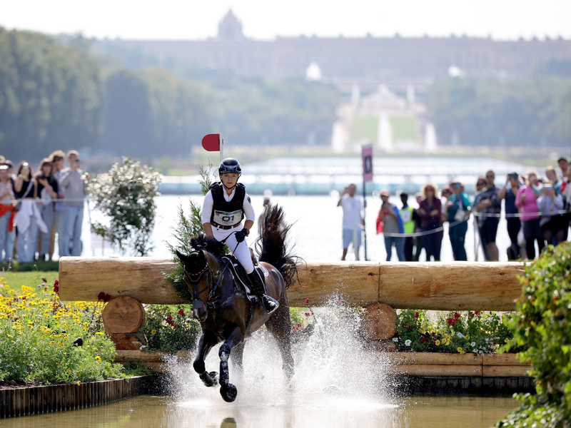 Julia Krajewski geht als Führende in die letzte Prüfung. - Foto: Rolf Vennenbernd/dpa