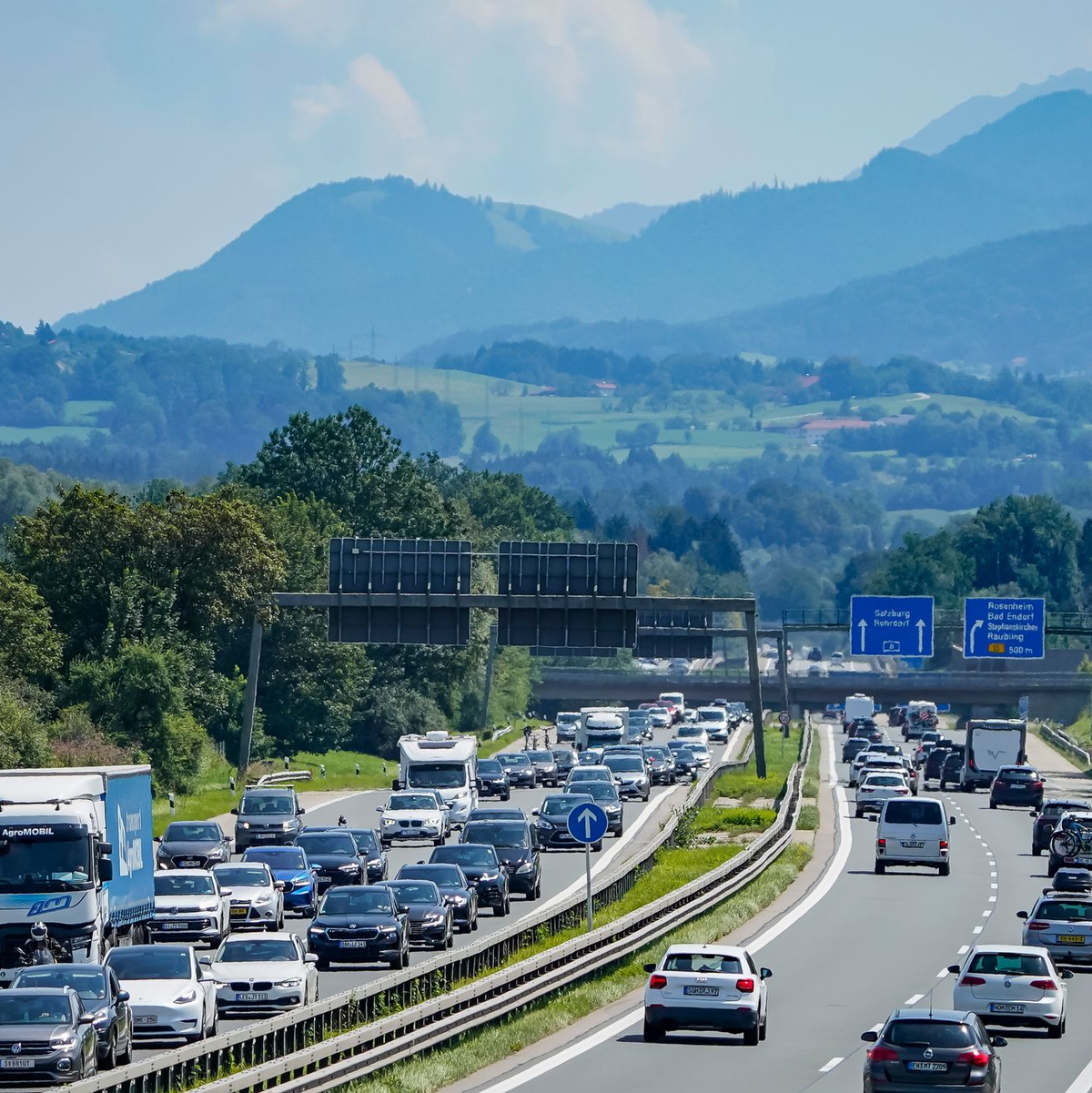 Die erste große Reisewelle prägte die Straßen Deutschland am Wochenende. Vielerorts staute es sich. - Foto: Uwe Lein/dpa