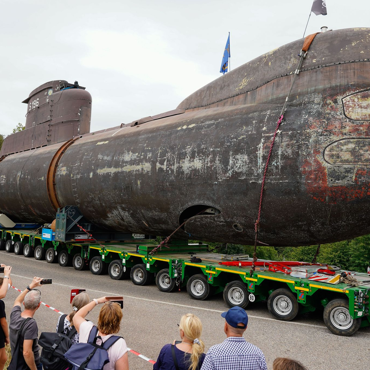 Mensch trifft Maschine: Das rund 50 Meter lange Boot war von 1973 bis 2010 im Einsatz. (Archivbild) - Foto: Uwe Anspach/dpa