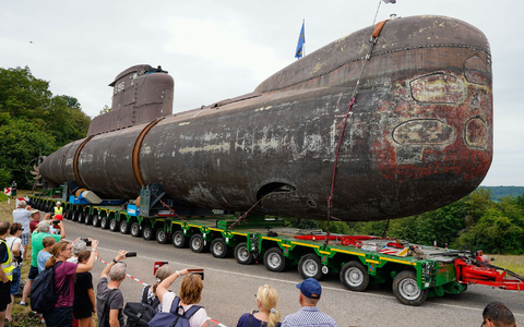 Mensch trifft Maschine: Das rund 50 Meter lange Boot war von 1973 bis 2010 im Einsatz. (Archivbild) - Foto: Uwe Anspach/dpa