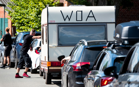 Frühe Anreise sichert gute Plätze in Wackem - Foto: Daniel Bockwoldt/dpa