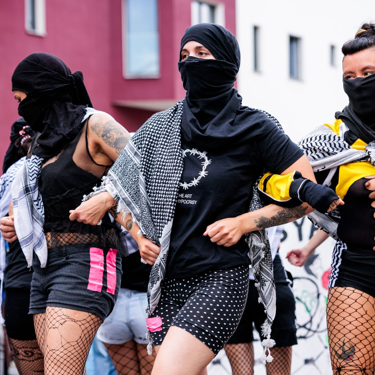  Am Samstagnachmittag schätzte die Polizei die Zahl der Teilnehmer auf 4.700.  - Foto: Carsten Koall/dpa