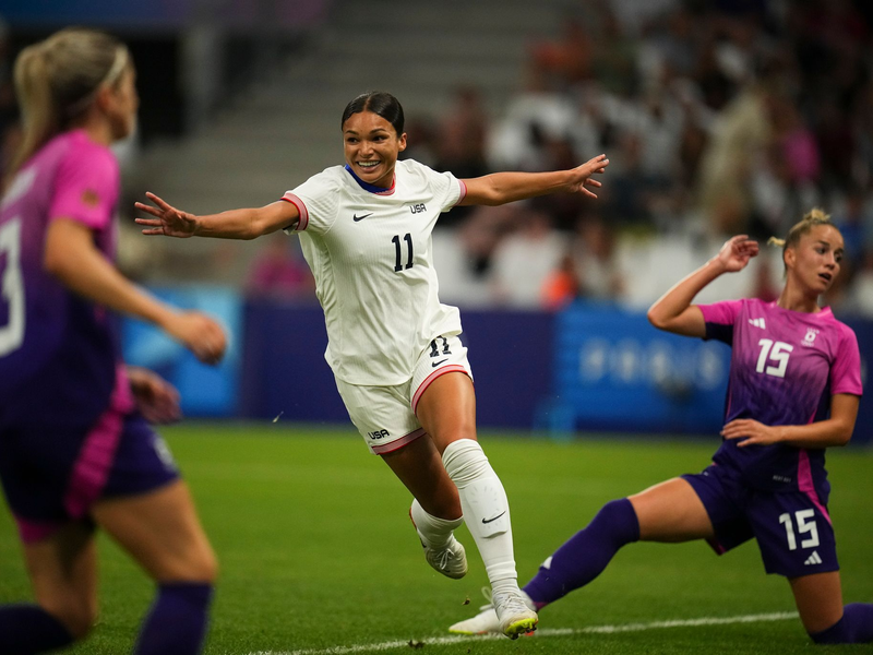Führung gegen DFB-Auswahl: US-Team jubelt   - Foto: Daniel Cole/AP/dpa