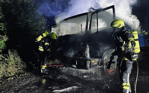 FW-DT: Brennender LKW in der Niewaldstraße - Foto: presseportal.de