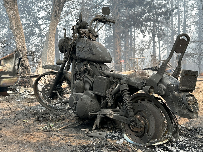 Einer schwerer Waldbrand in Kalifornien sorgt für Verwüstung. - Foto: Eugene Garcia/AP/dpa