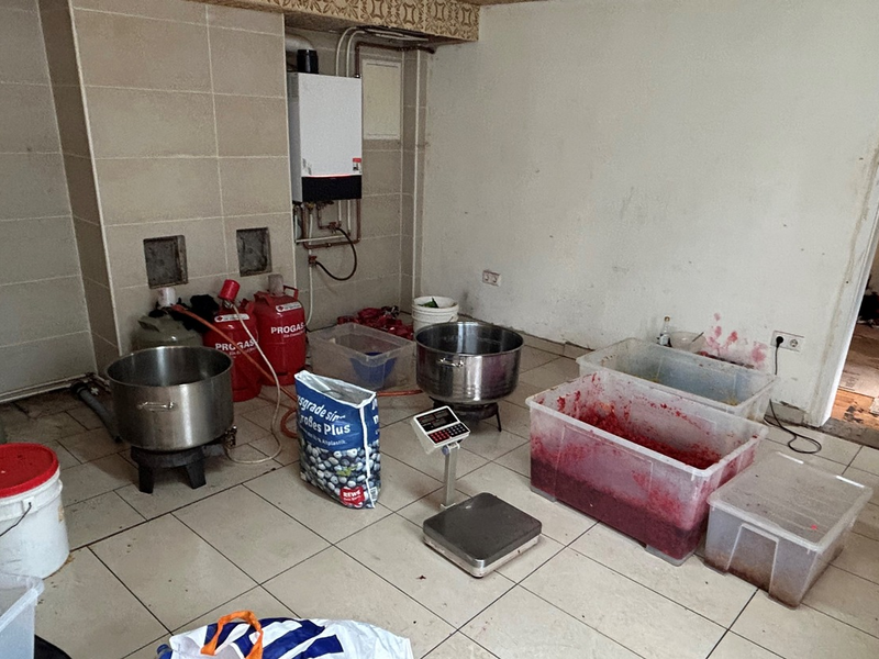 ZOLL-F: Schlag gegen illegale Shisha-Tabak-Herstellung - Zollfahndungsamt Frankfurt am Main beschlagnahmt über 3 Tonnen Tabak - Foto: presseportal.de