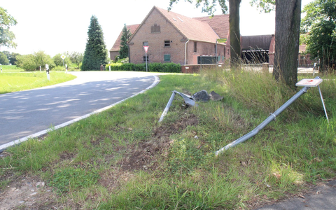 POL-COE: Dülmen, Merfeld, L600/ Schilder besprüht - Foto: presseportal.de