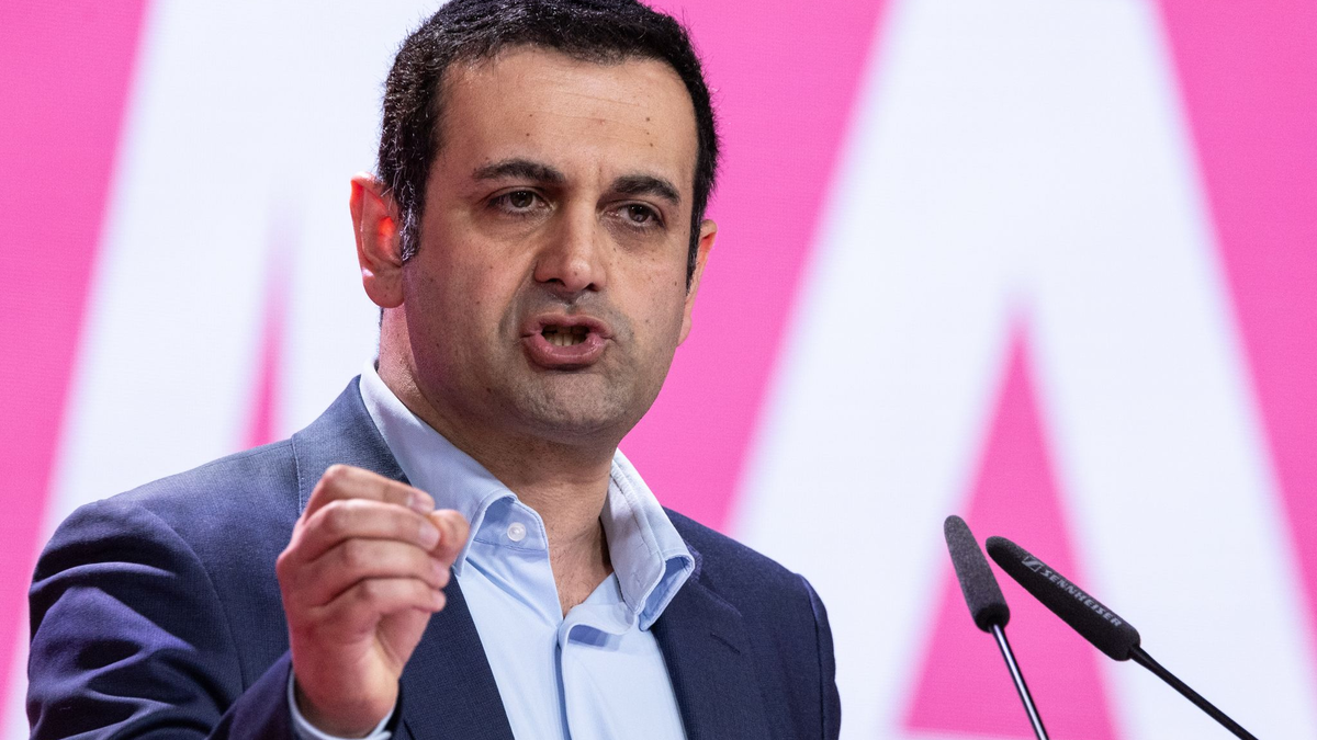 Für Verschärfungen beim Bürgergeld: FDP-Generalsekretär Bijan Djir-Sarai (Archivfoto) - Foto: Hannes P Albert/dpa