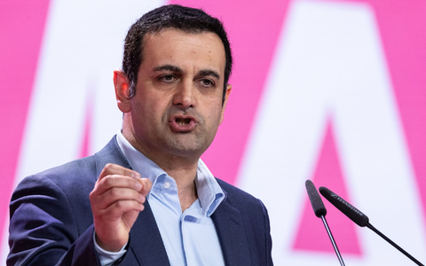 Für Verschärfungen beim Bürgergeld: FDP-Generalsekretär Bijan Djir-Sarai (Archivfoto) - Foto: Hannes P Albert/dpa