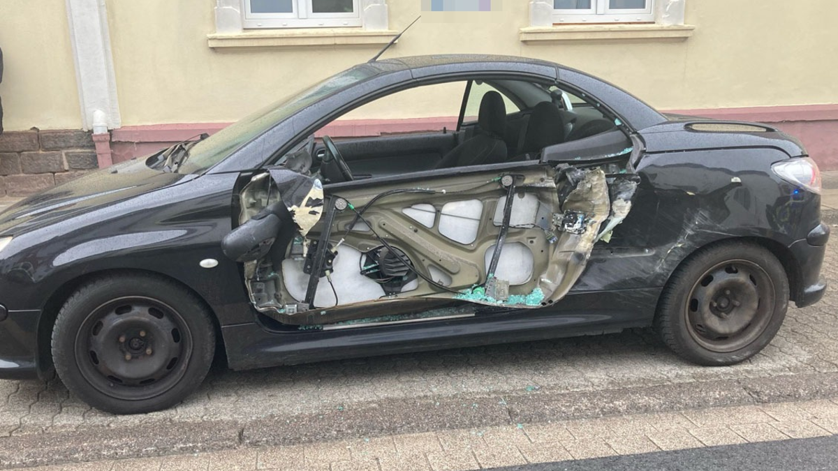 POL-HX: Lkw und Auto stoßen zusammen - Foto: presseportal.de