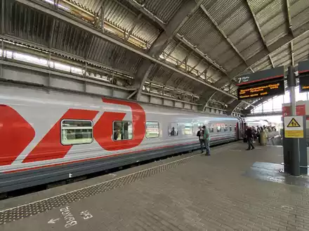 Die russische Staatsbahn mit dem Logo RZD gilt als eines der wichtigsten Transportmittel im flächenmäßig größten Land der Erde. (Symbolbild) - Foto: Ulf Mauder/dpa