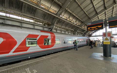 Die russische Staatsbahn mit dem Logo RZD gilt als eines der wichtigsten Transportmittel im flächenmäßig größten Land der Erde. (Symbolbild) - Foto: Ulf Mauder/dpa