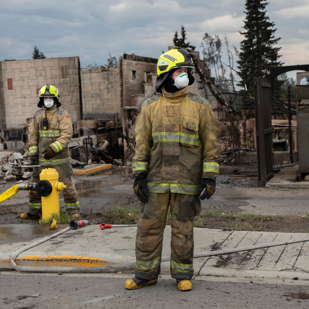 Ein schwerer Waldbrand im Jasper-Nationalpark sorgt in der Stadt Jasper für Verwüstung. - Foto: Amber Bracken/The Canadian Press/AP