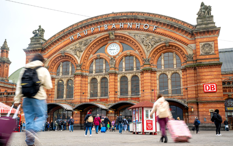 Der Zugverkehr zwischen Hamburg und Bremen läuft wieder. (Symbolbild) - Foto: Sina Schuldt/dpa
