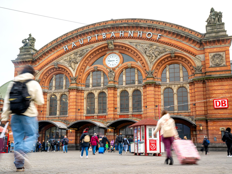 Der Zugverkehr zwischen Hamburg und Bremen läuft wieder. (Symbolbild) - Foto: Sina Schuldt/dpa