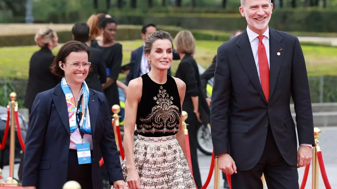 Am Beginn der Sommerferien stand für das spanische Königspaar ein Besuch bei den Olympischen Spielen in Paris an. - Bild: Arturo Holmes/Pool Getty Images Europe/AP/dpa