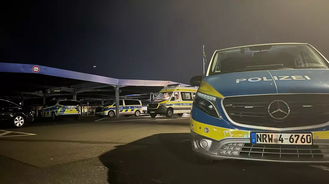 POL-BO: Tuningtreffen auf Bochumer Parkplatz: Polizei zieht Auto aus dem Verkehr - Bild: presseportal.de