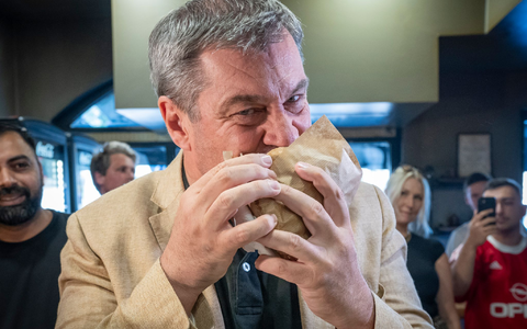Hat sich als groĂer Döner-Fan geoutet: Bayerns MinisterprĂ€sident Markus Söder. (Archivbild) - Foto: Peter Kneffel/dpa Hat sich als groĂer Döner-Fan geoutet: Bayerns MinisterprĂ€sident Markus Söder. (Archivbild) - Foto: Peter Kneffel/dpa
