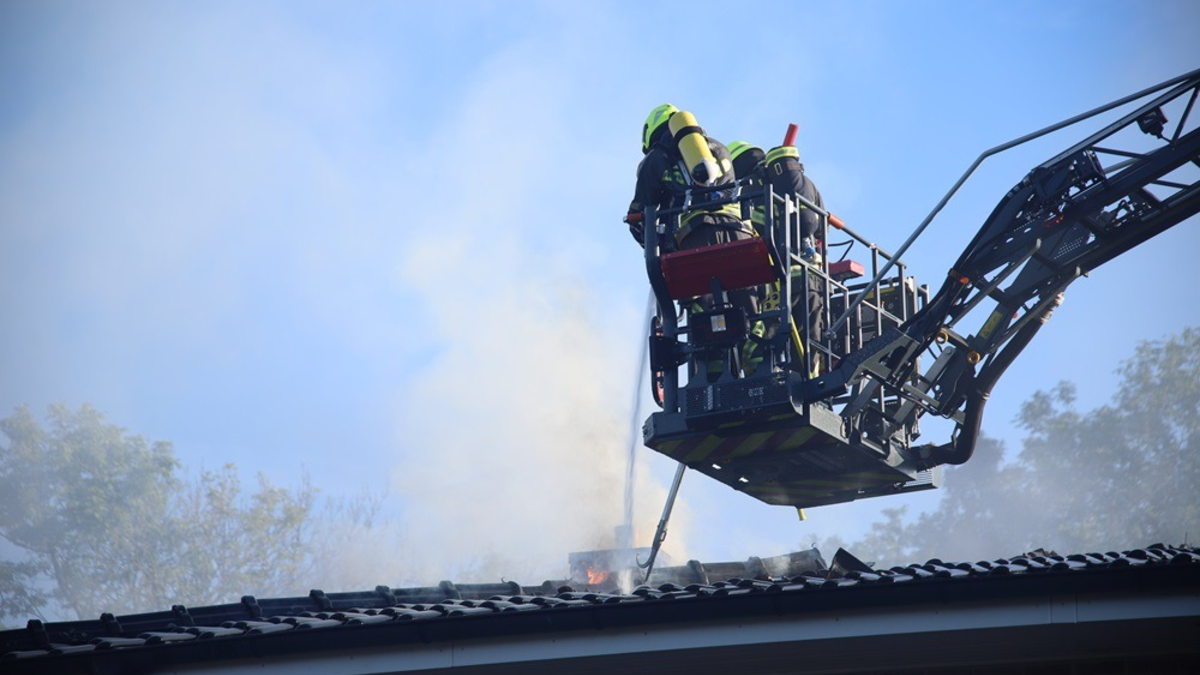 FW-SE: Dachstuhlbrand eines Einfamilienhauses - Foto: presseportal.de