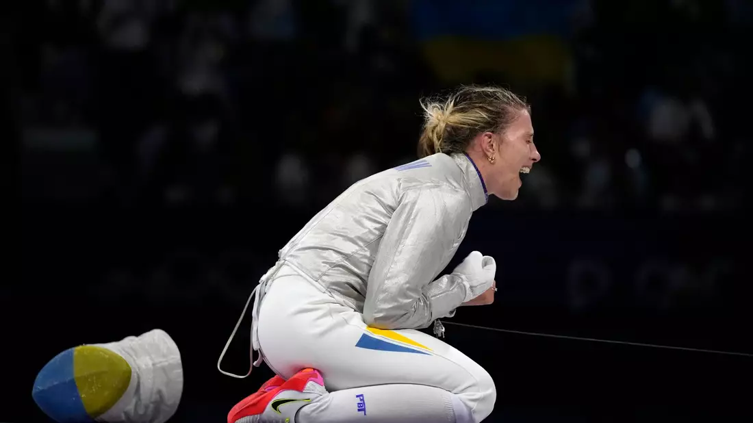 Olga Charlan holt die erste Medaille für die Ukraine bei Olympia in Paris. - Bild: Andrew Medichini/AP/dpa