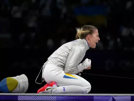 Olga Charlan holt die erste Medaille für die Ukraine bei Olympia in Paris. - Foto: Andrew Medichini/AP/dpa