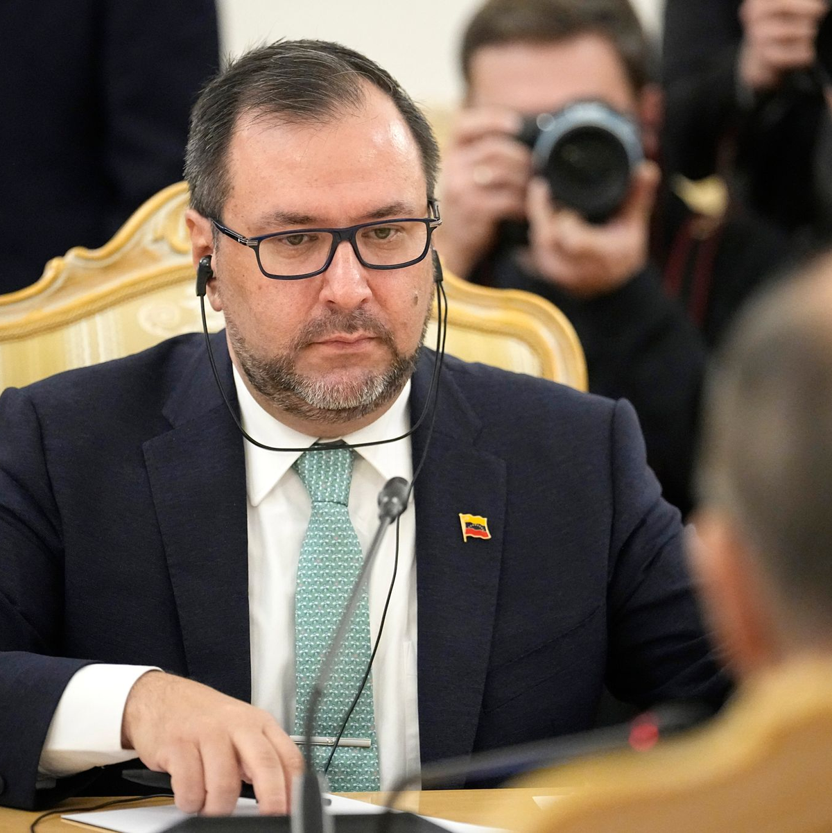 Venezuela weise «die Einmischung und die Erklärungen einer Gruppe rechter Regierungen» auf das Schärfste zurück, teilte Venezuelas Außenminister Yvan Gil mit. (Archivbild) - Foto: Alexander Zemlianichenko/AP/dpa