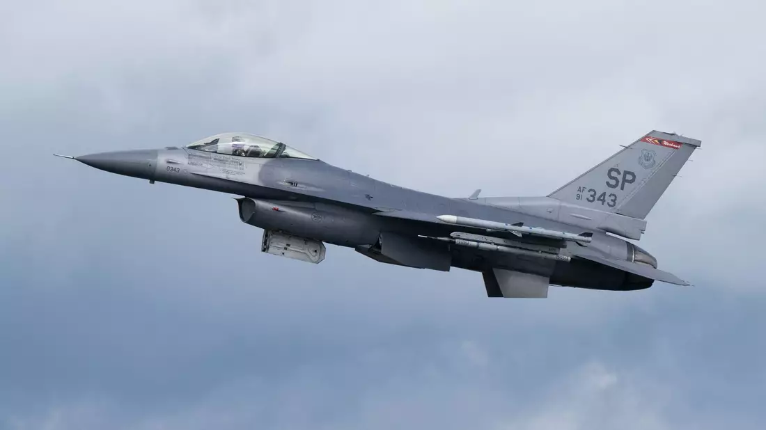 Erste F-16 in der Ukraine - Bild: Boris Roessler/dpa