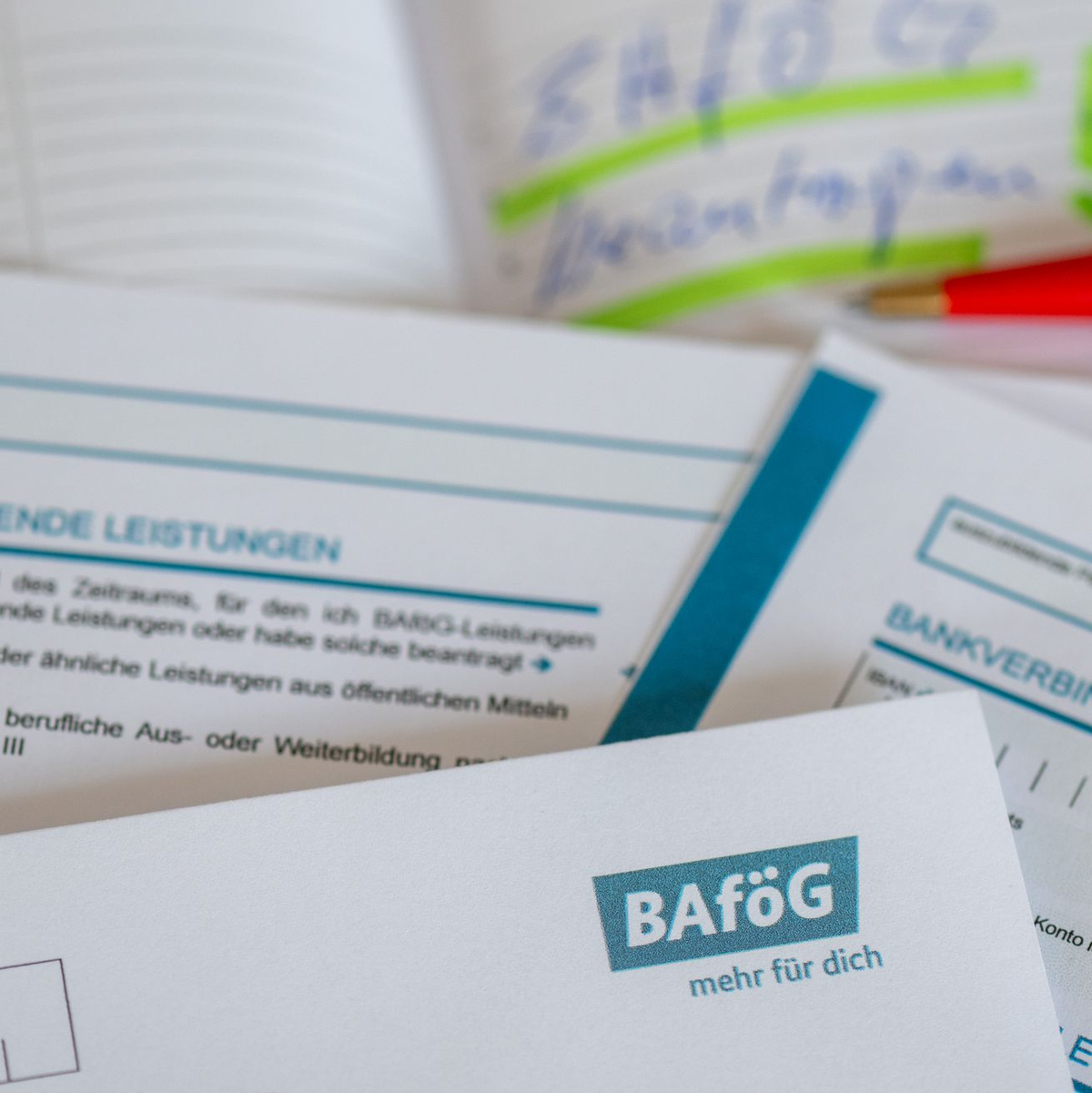 Ab dem 1. August gibt es für Schülerinnen und Schüler mehr Bafög. (Symbolbild) - Foto: Hendrik Schmidt/dpa