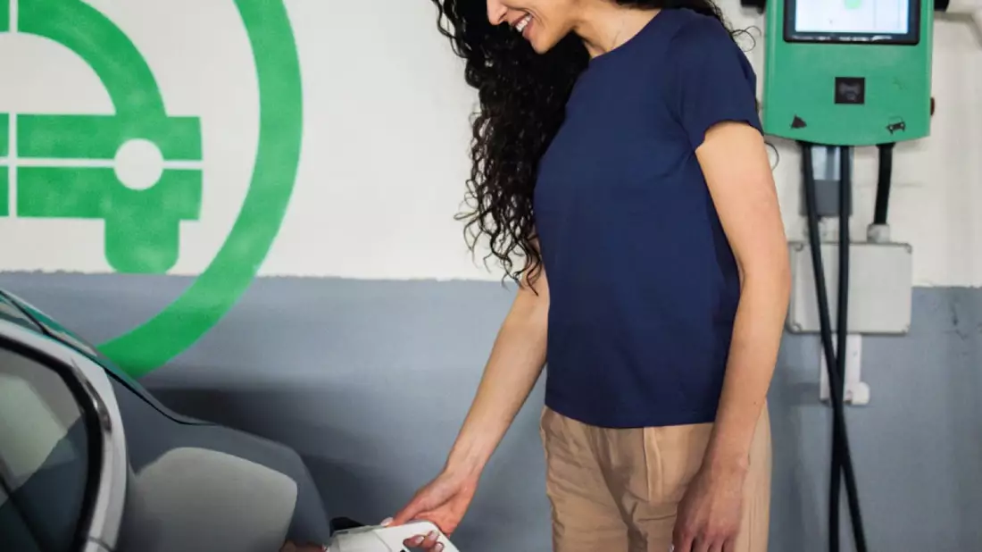 Weltweiter Fahrzeugabsatz: 40 Prozent Elektro- und Hybridautos bis 2030 / Re- und Upskilling für Wettbewerbsfähigkeit entscheidend - Bild: presseportal.de