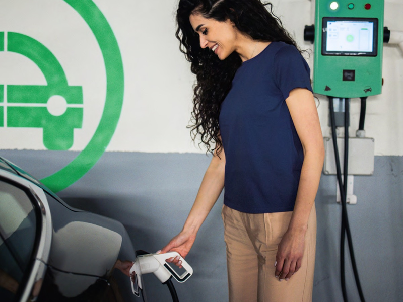 Weltweiter Fahrzeugabsatz: 40 Prozent Elektro- und Hybridautos bis 2030 / Re- und Upskilling für Wettbewerbsfähigkeit entscheidend - Foto: presseportal.de