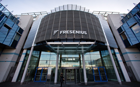 Der Dialysespezialist FMC kommt mit dem Unternehmensumbau voran.  - Foto: Frank Rumpenhorst/dpa