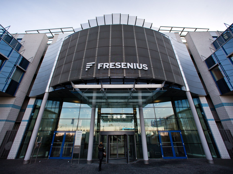 Der Dialysespezialist FMC kommt mit dem Unternehmensumbau voran.  - Foto: Frank Rumpenhorst/dpa