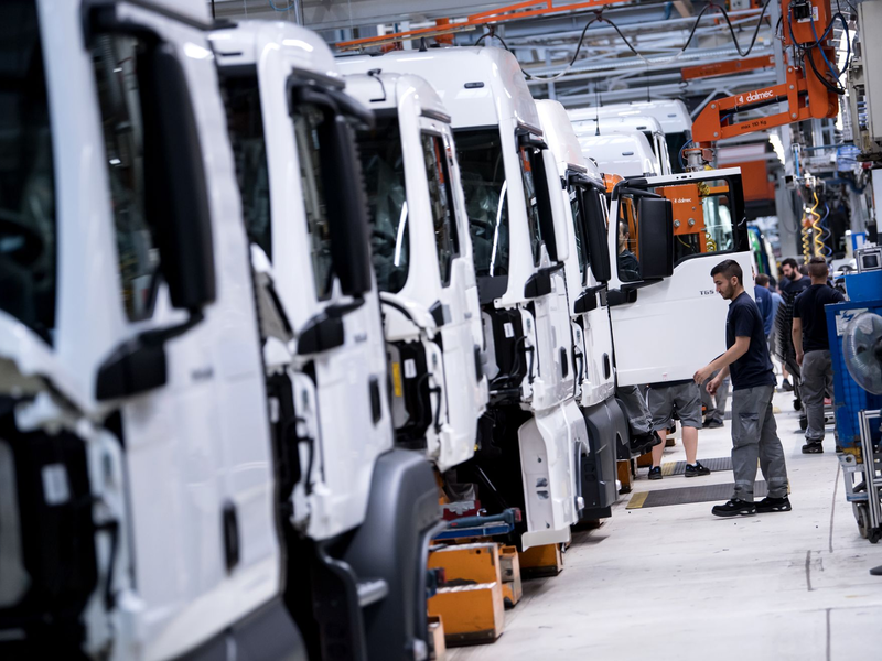 Die VW-Lkw-Holding Traton macht bessere Geschäfte als gedacht (Archivbild). - Foto: Sven Hoppe/dpa