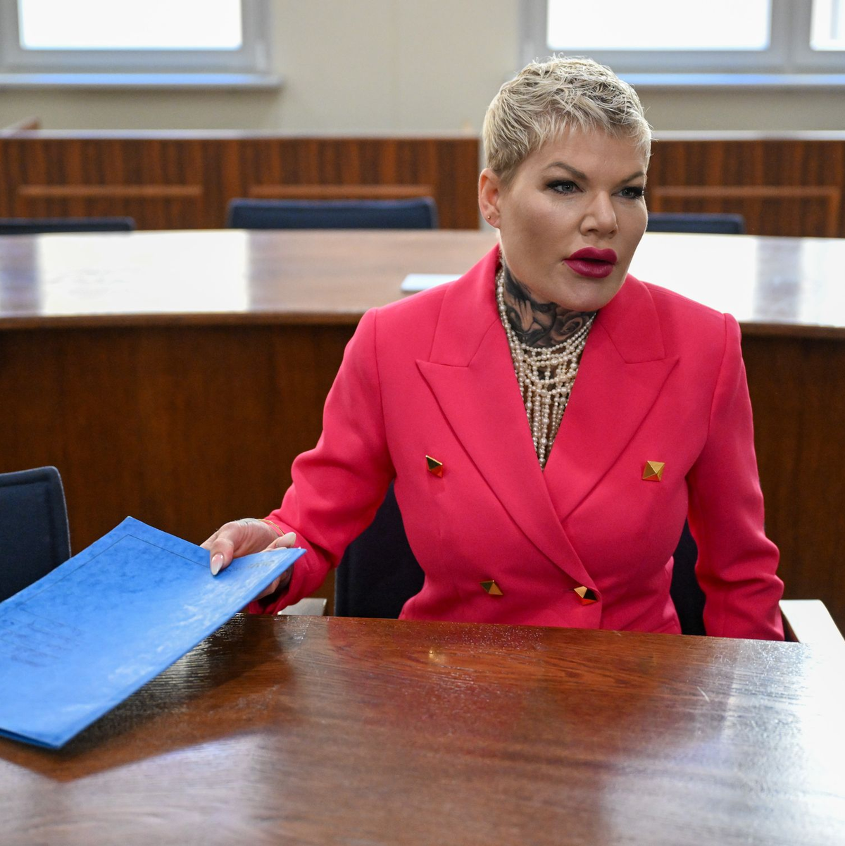 Seine Mandantin habe keine rechte Gesinnung und sei unpolitisch, sagte der Anwalt von Melanie Müller im Prozess. - Foto: Hendrik Schmidt/dpa