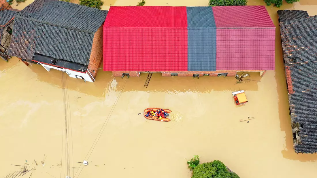 Die Provinz Hunan in China ist besonders von den starken Regenfällen betroffen. - Bild: Uncredited/CHINATOPIX/AP/dpa