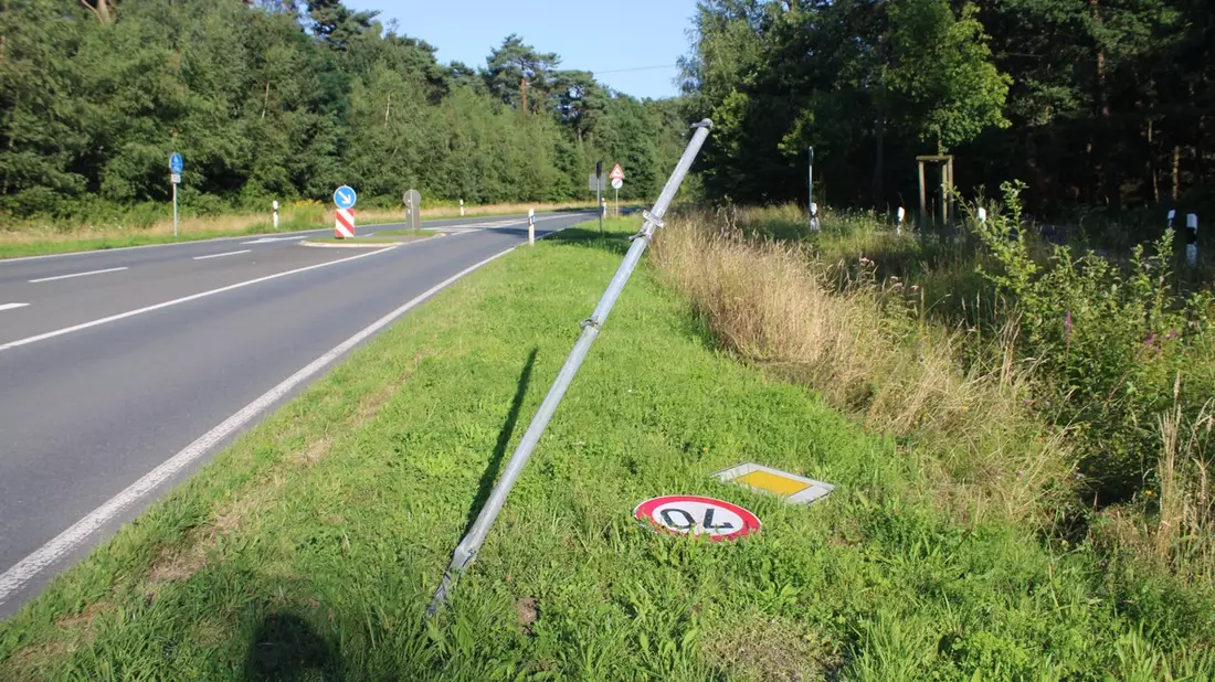 POL-COE: Olfen, Eversumer Straße/ Mast beschädigt - Bild: presseportal.de