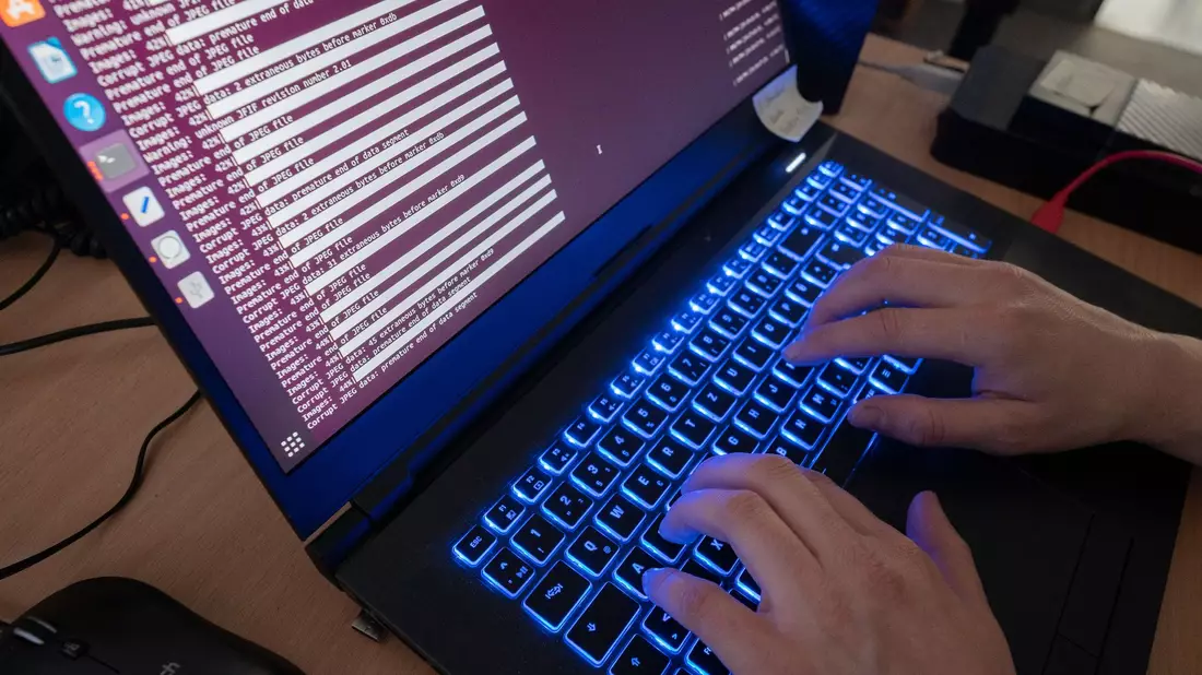 Die durchschnittlichen Kosten für ein Datenleck sind zuletzt gestiegen. (Symbolbild) - Bild: Julian Stratenschulte/dpa
