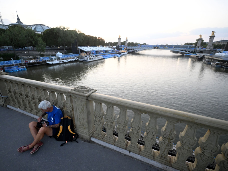 Die Schwimmstrecke in der Seine hatte vorab für Diskussionen wegen der schlechten Wasserqualität gesorgt. - Foto: Marijan Murat/dpa