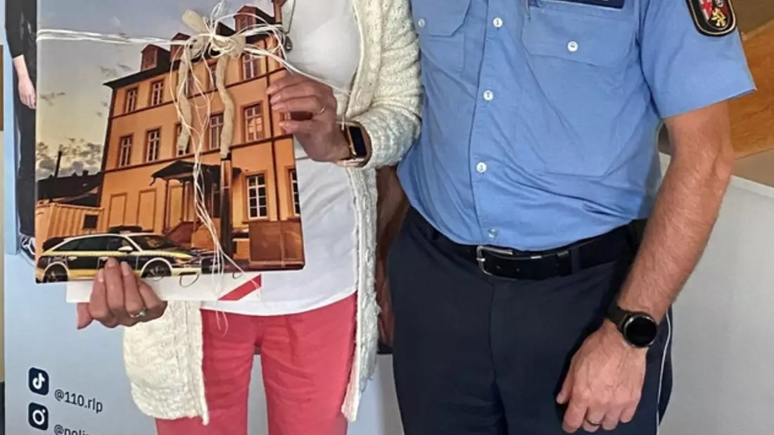POL-PDTR: Polizeiinspektion Birkenfeld verabschiedet Frau Brunhilde Lorenz - Bild: presseportal.de