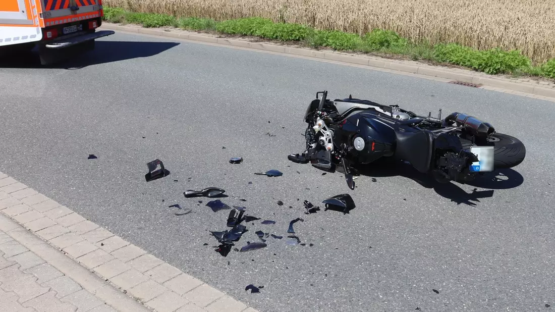 POL-HF: Sturz nach Zusammenstoß- Motorradfahrer bei Unfall verletzt - Bild: presseportal.de