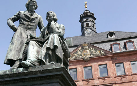 Die Stadt Hanau zweifelt die Ergebnisse des jüngsten Zensus an und will sich dagegen zur Wehr setzen. - Foto: Frank Rumpenhorst/dpa