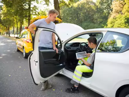 Hitze-Pannen bei Autos: ADAC Statistik zeigt kaum Sommer-Probleme / Batterie bleibt auch im Sommer Pannenursache Nummer 1 / Mehr Einsätze wegen Problemen mit der Kühlung und Schließsystemen - Foto: presseportal.de
