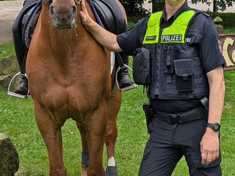 POL-CE: Der Landkreis und die Polizei empfangen die diesjährigen Heidereiter aus Braunschweig - Foto: presseportal.de
