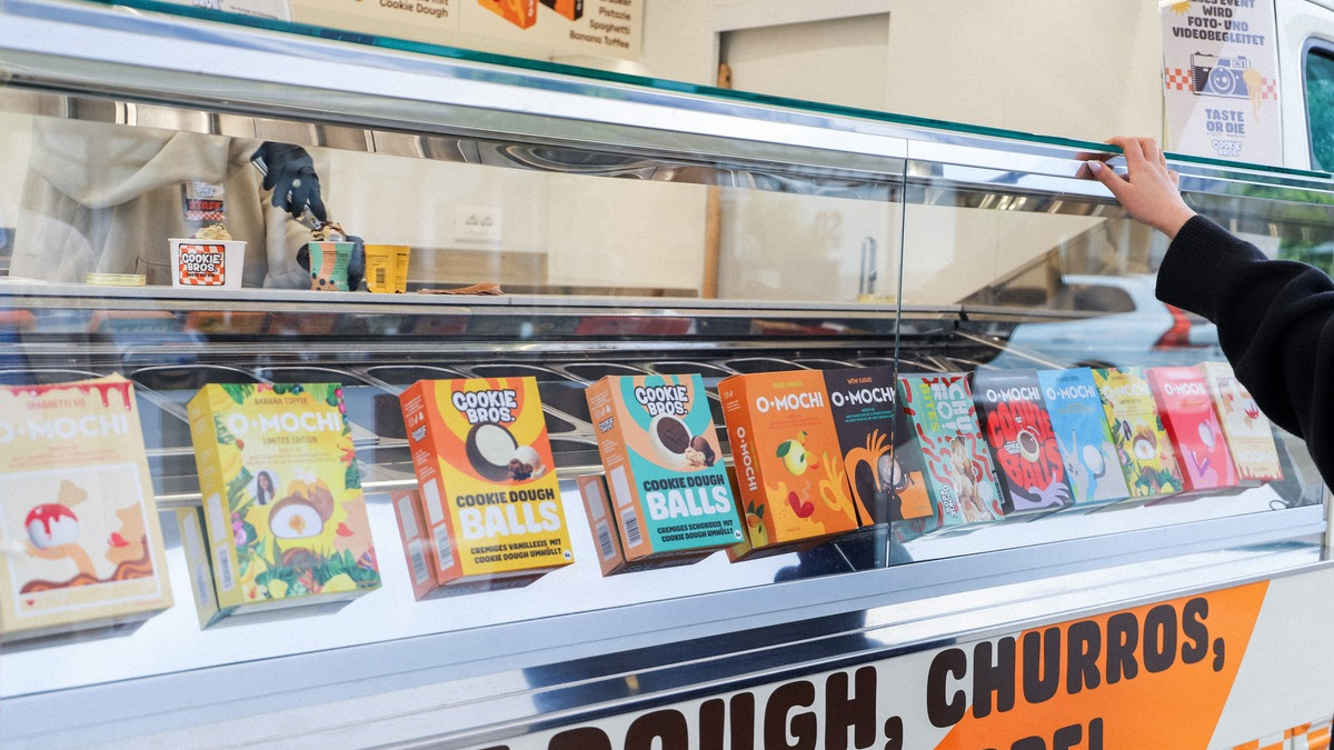 Klassische Eiscreme ist viel zu langweilig?! Cookie Bros. und O-MOCHI machen die besseren Sommer-Snacks - Foto: presseportal.de