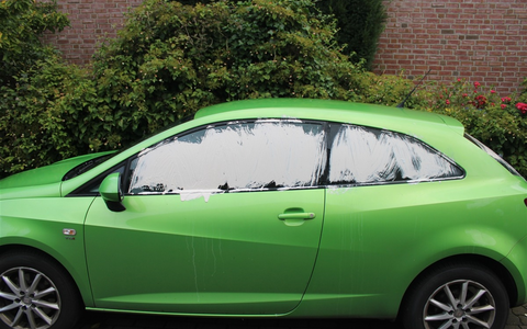 POL-KLE: Goch - Sachbeschädigungen an elf Pkws und zwei Anhängern: Polizei stellt Farbeimer sicher und sucht Zeugen - Foto: presseportal.de