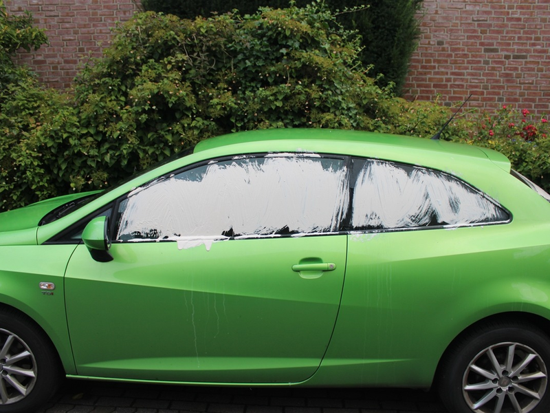 POL-KLE: Goch - Sachbeschädigungen an elf Pkws und zwei Anhängern: Polizei stellt Farbeimer sicher und sucht Zeugen - Foto: presseportal.de